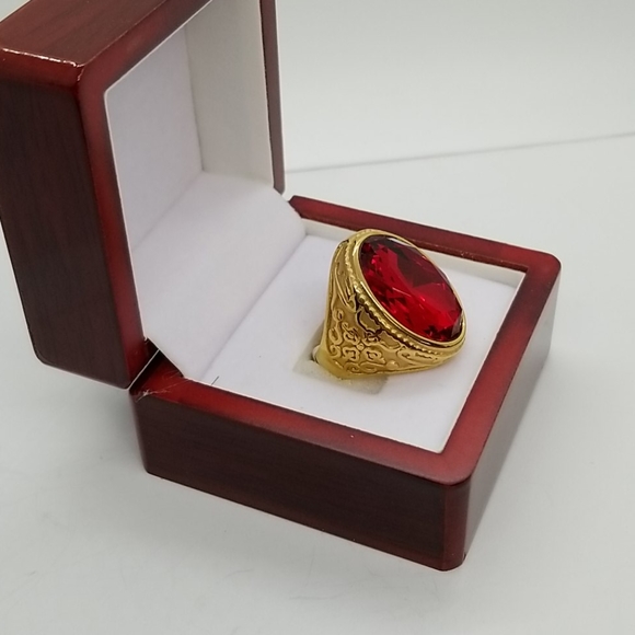 Mans Ring - Picture 2 of 2